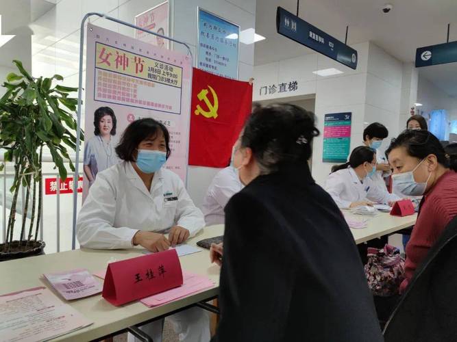 敏醫(yī)師,吳麗婷醫(yī)師等專家團(tuán)隊,面對面為廣大女性朋友提供健康咨詢服務(wù)