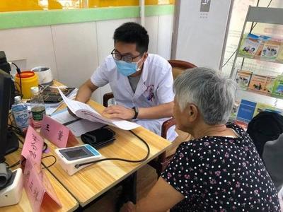 德州市中醫(yī)院開展老年健康宣傳周義診活動(dòng)